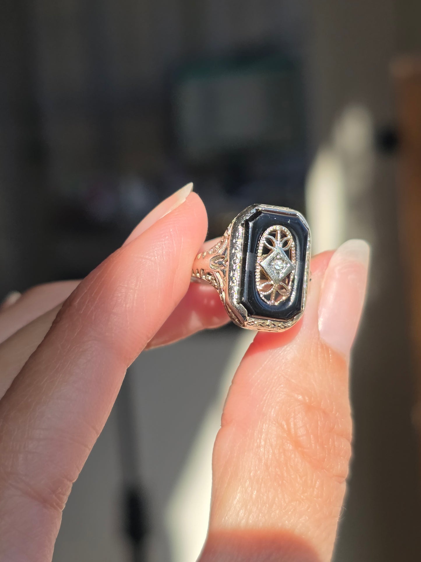 Vintage 10k White Gold Art Deco Style Onyx Shadowbox Diamond Accented Ring Size 4.5