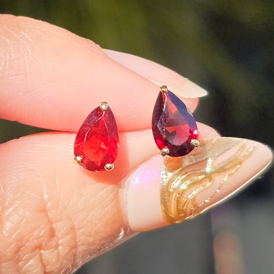 Pretty 10k Gold 2.35CTW Garnet Pear Cut Studs Earrings January Birthstone