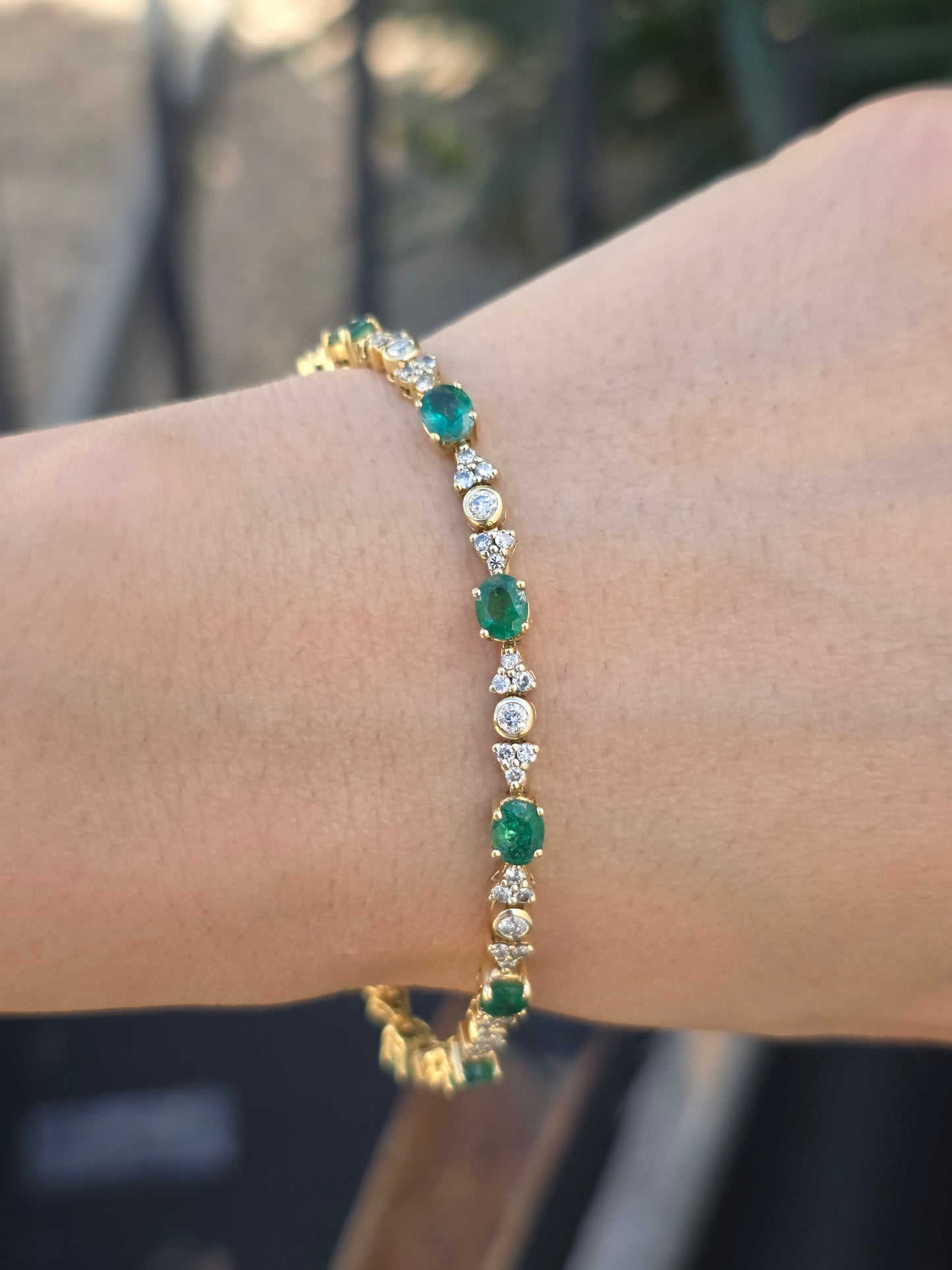 Gorgeous 18k Gold 4.85TCW Emerald Diamond Tennis Bracelet 7"