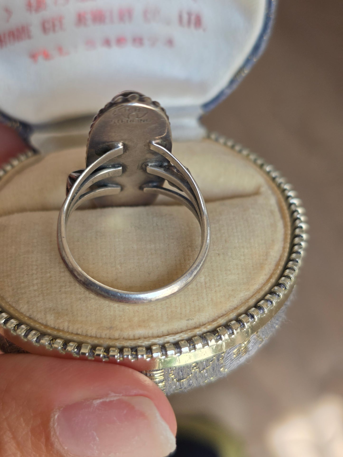 Beautiful Sterling Silver Signed Running Bear Elongated Oval  Tigers Eye Cabochon Statement Ring Size 9.25