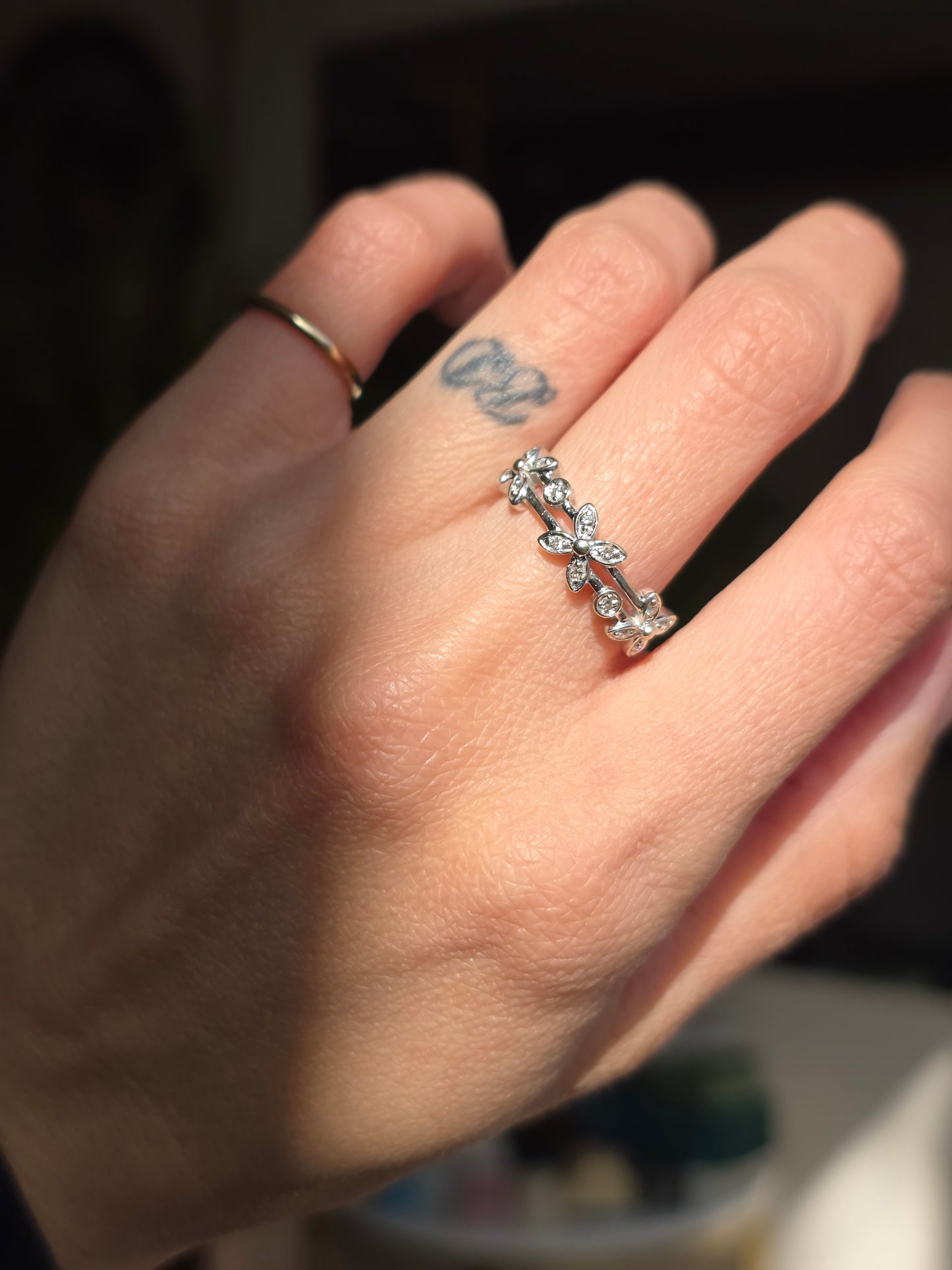 14k White Gold Floral Diamond Ring Size 6.5