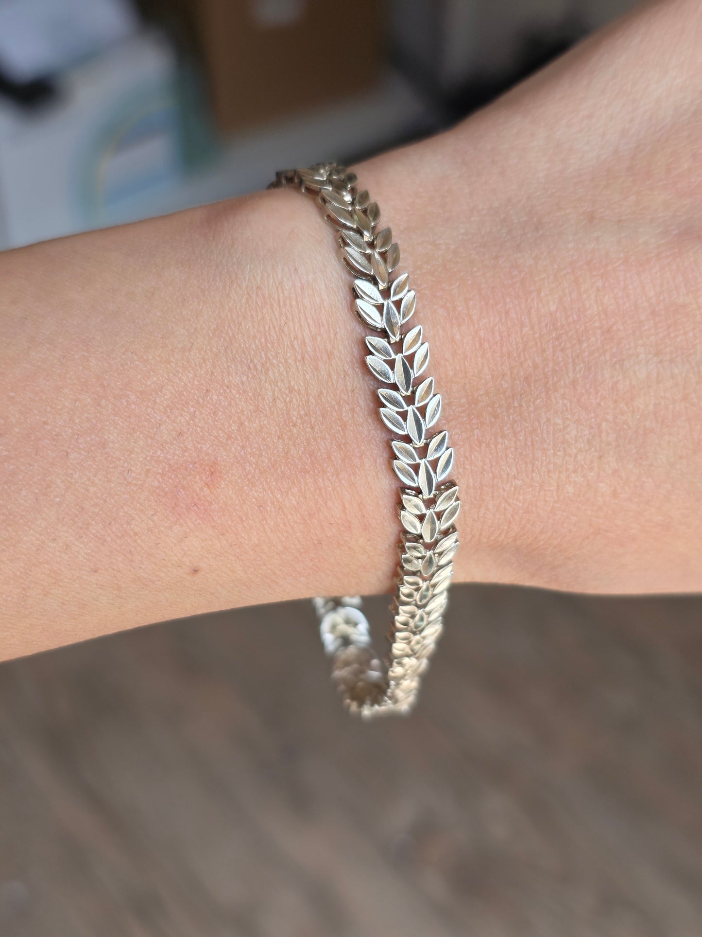 Pretty Vintage Diamond Cut Leaf Link Bracelet 8"
