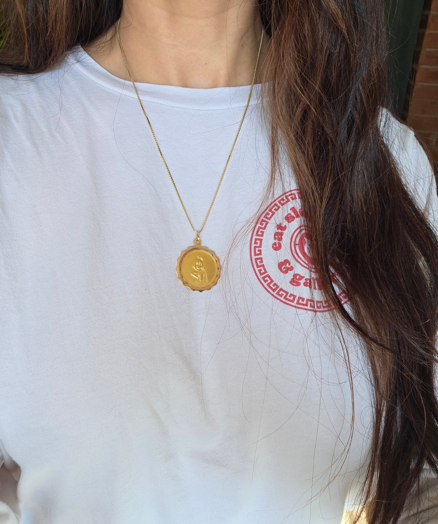 Gorgeous 18k Gold Vintage Aquarius Round Medallion Pendant 1.2" (NO CHAIN)