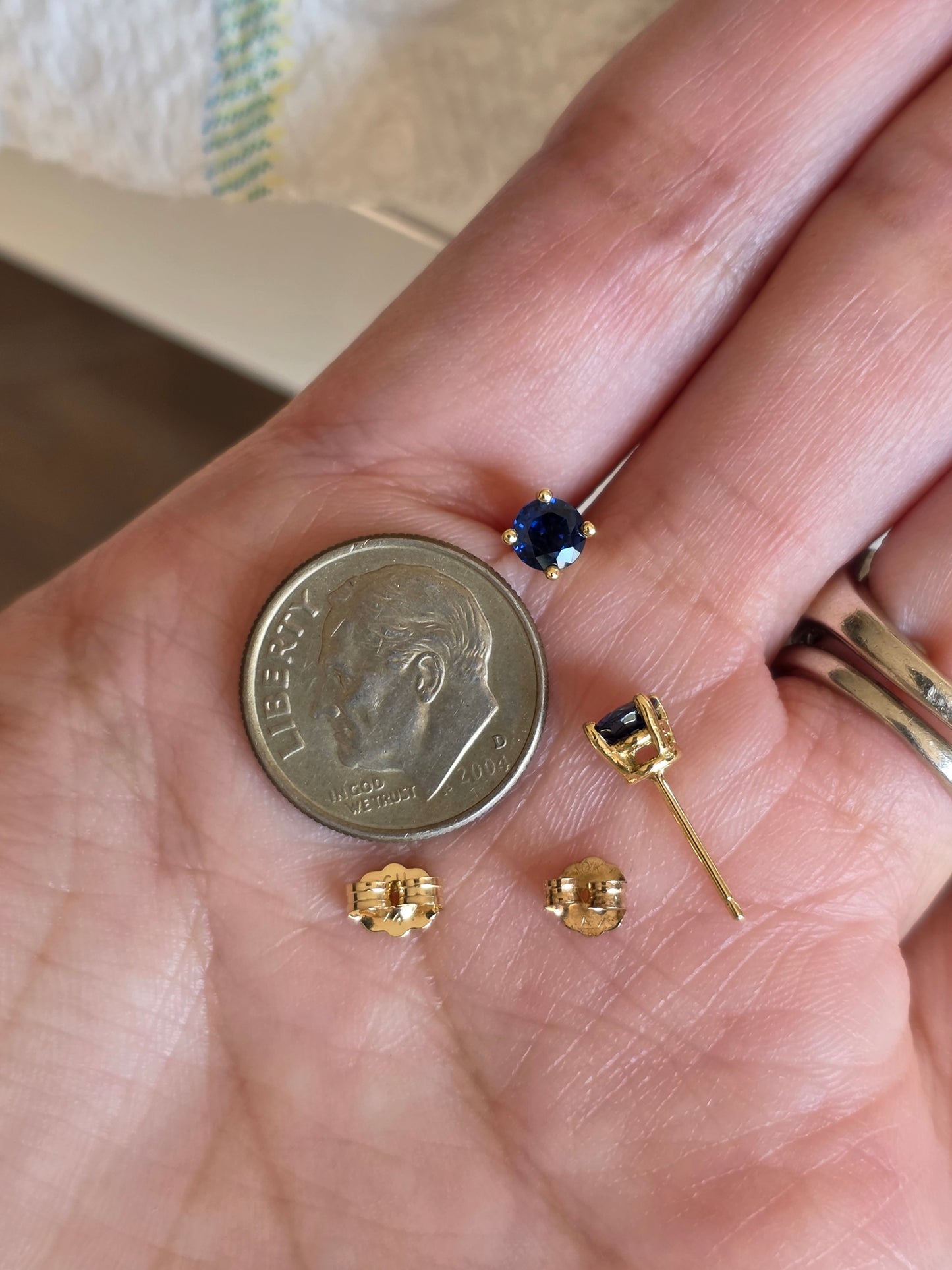 Beautiful 18k Gold .90ctw Sapphire Studs Earrings September Birthstone