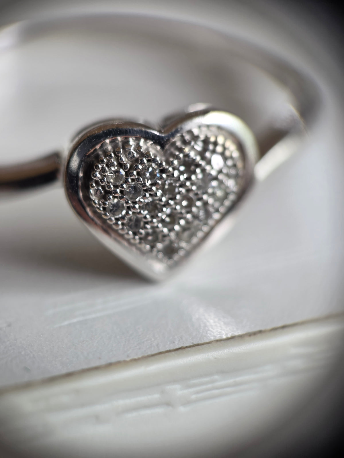 Adorable 10k White Gold Pave Set Diamond Heart Dainty Stacker Ring Size 6.5