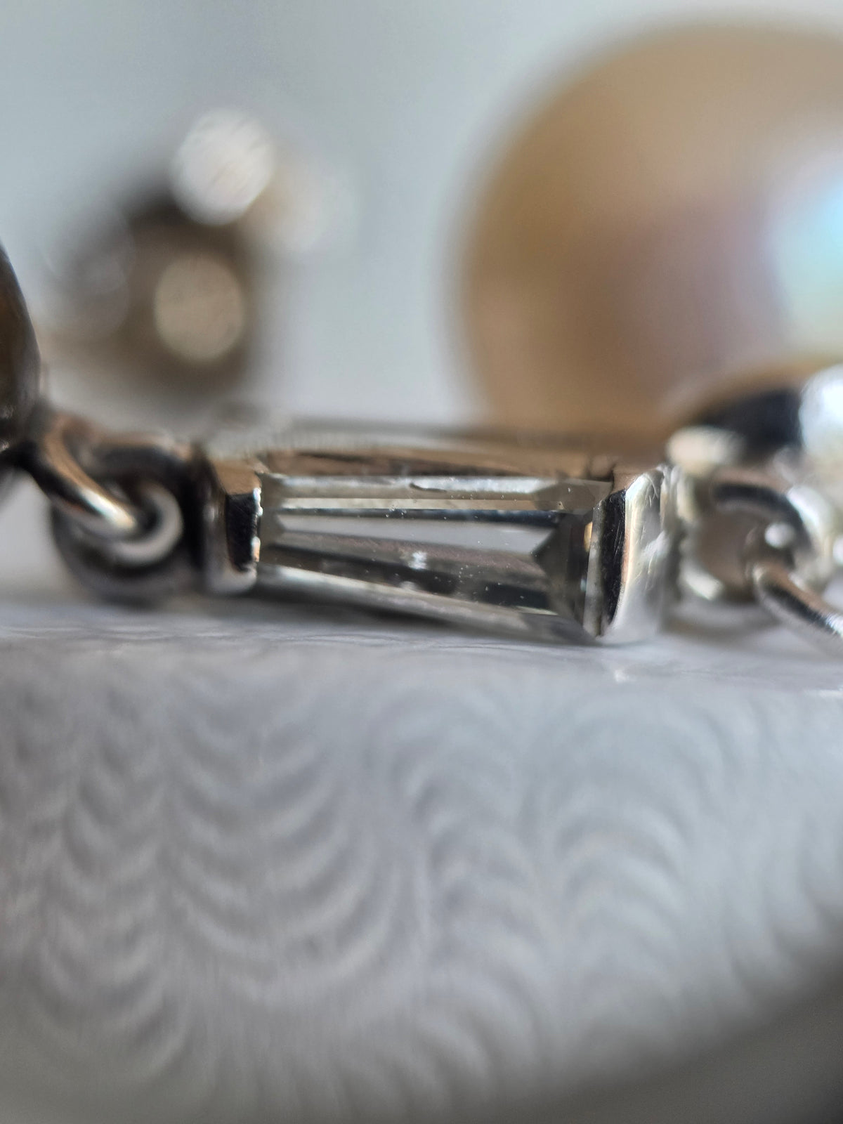 Gorgeous Elegant 14k White Gold Brown + Cream Pearl & Diamond Drop Earrings