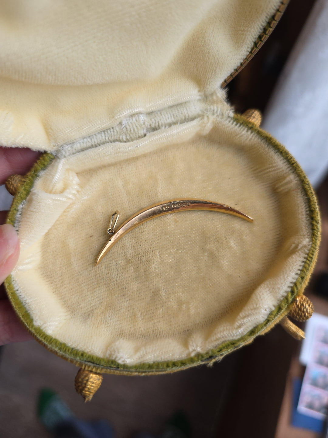 Beautiful Vintage 9k Gold Pearl & Gemstone Crescent Moon Pendant (NO CHAIN)