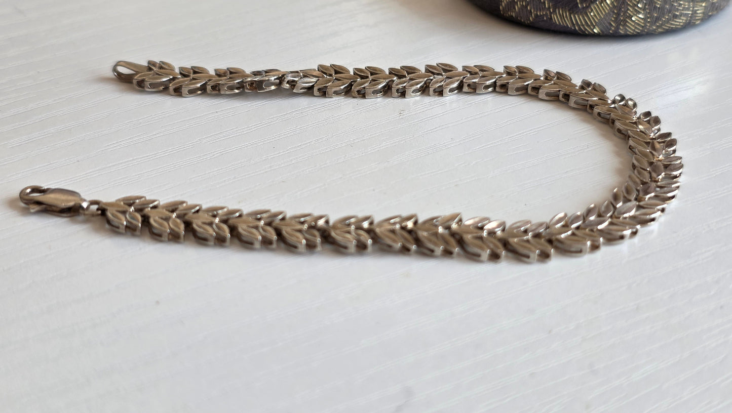 Pretty Vintage Diamond Cut Leaf Link Bracelet 8"