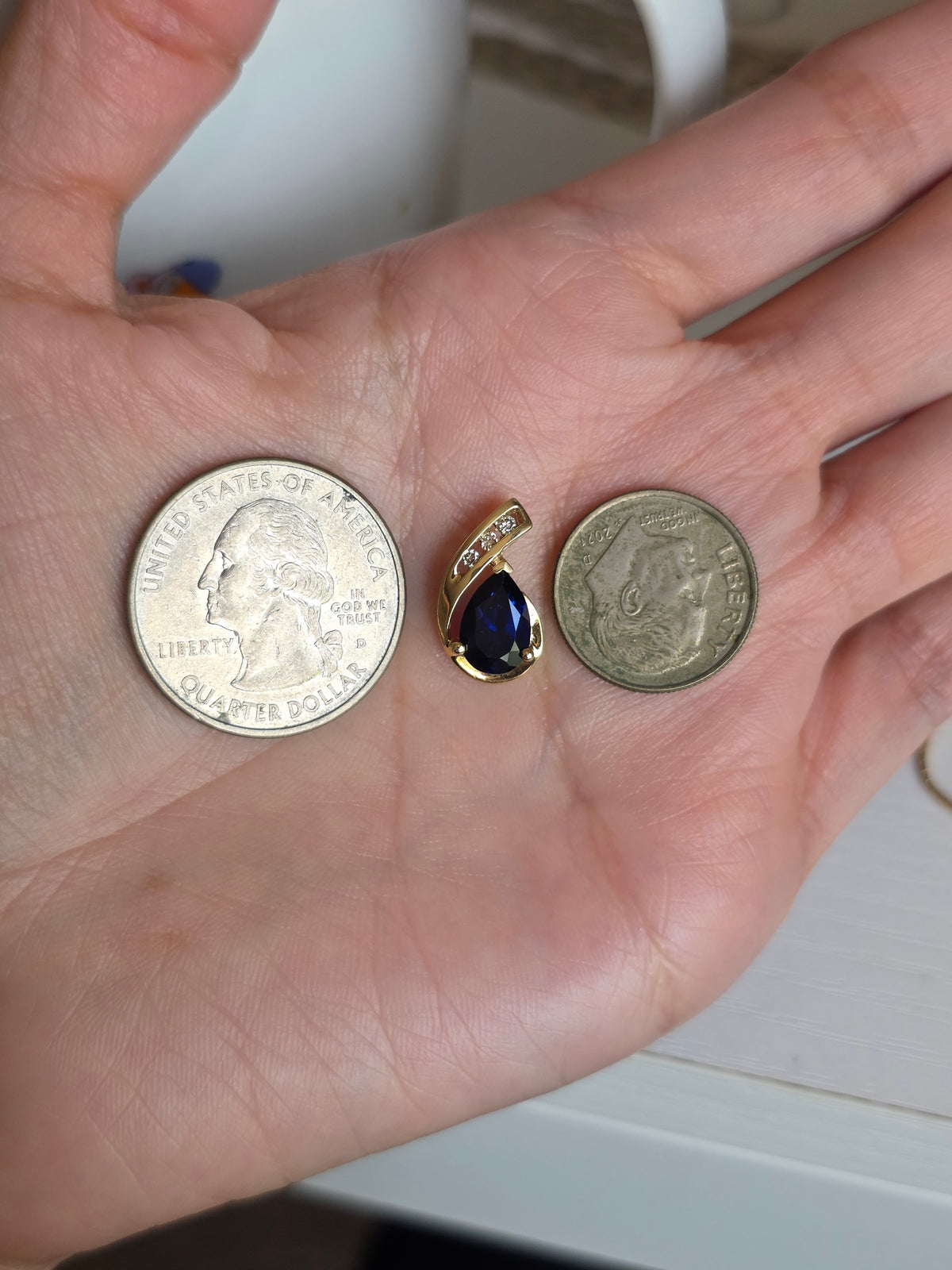 Lovely 10k Gold Midnight Blue 1.90TCW Sapphire & Diamond Pendant