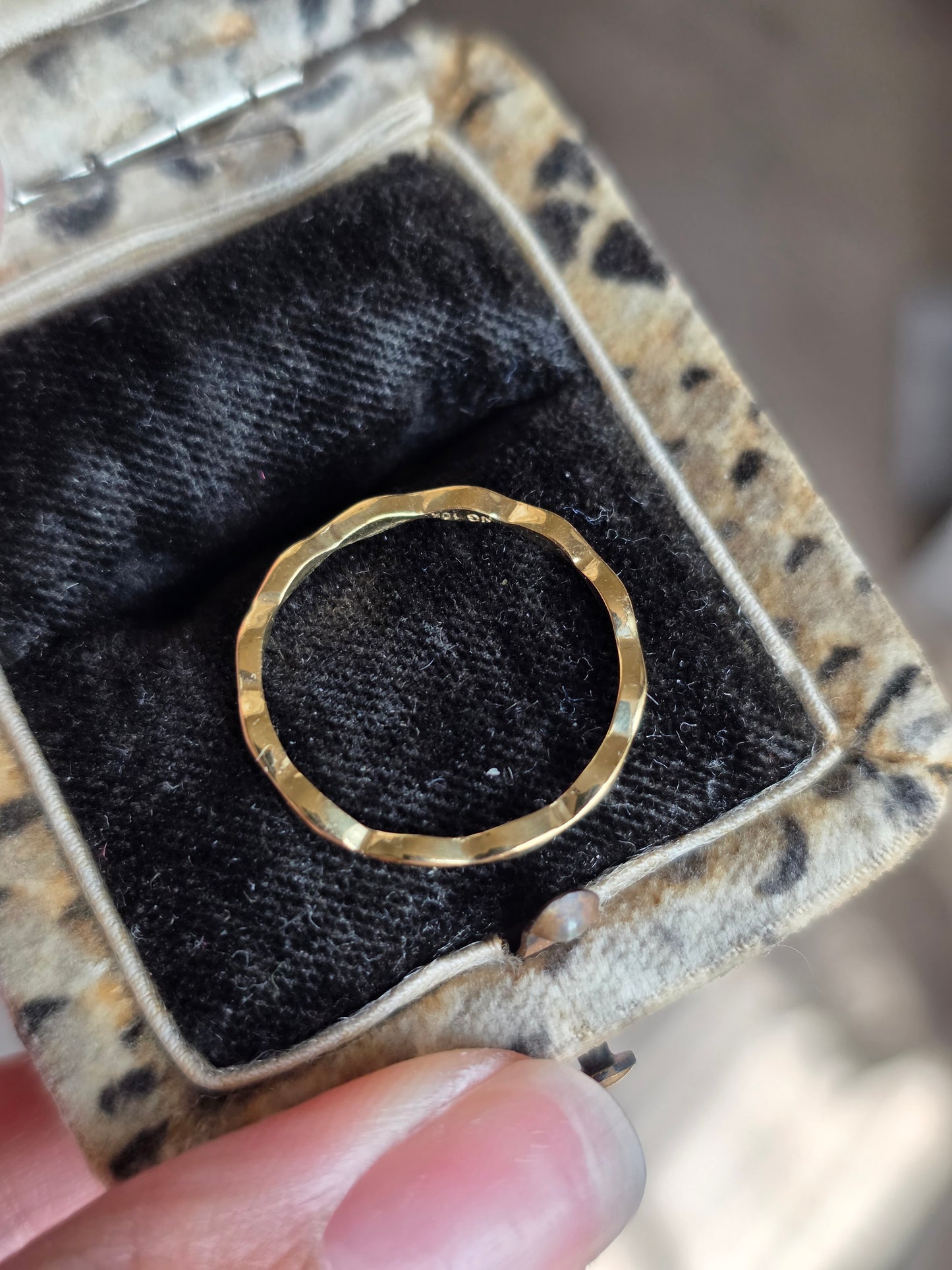 Awesome 10k Gold Wavy Skinny Stacker Band  Ring Size 7.25