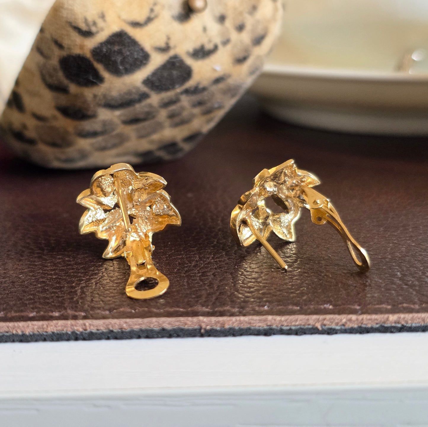 Vintage 14k Solid Textured Diamond Cut Leaf Cluster Statement Stud Button Earrings