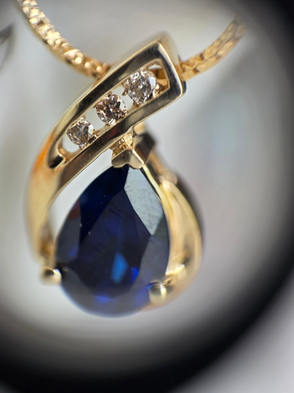 Lovely 10k Gold Midnight Blue 1.90TCW Sapphire & Diamond Pendant