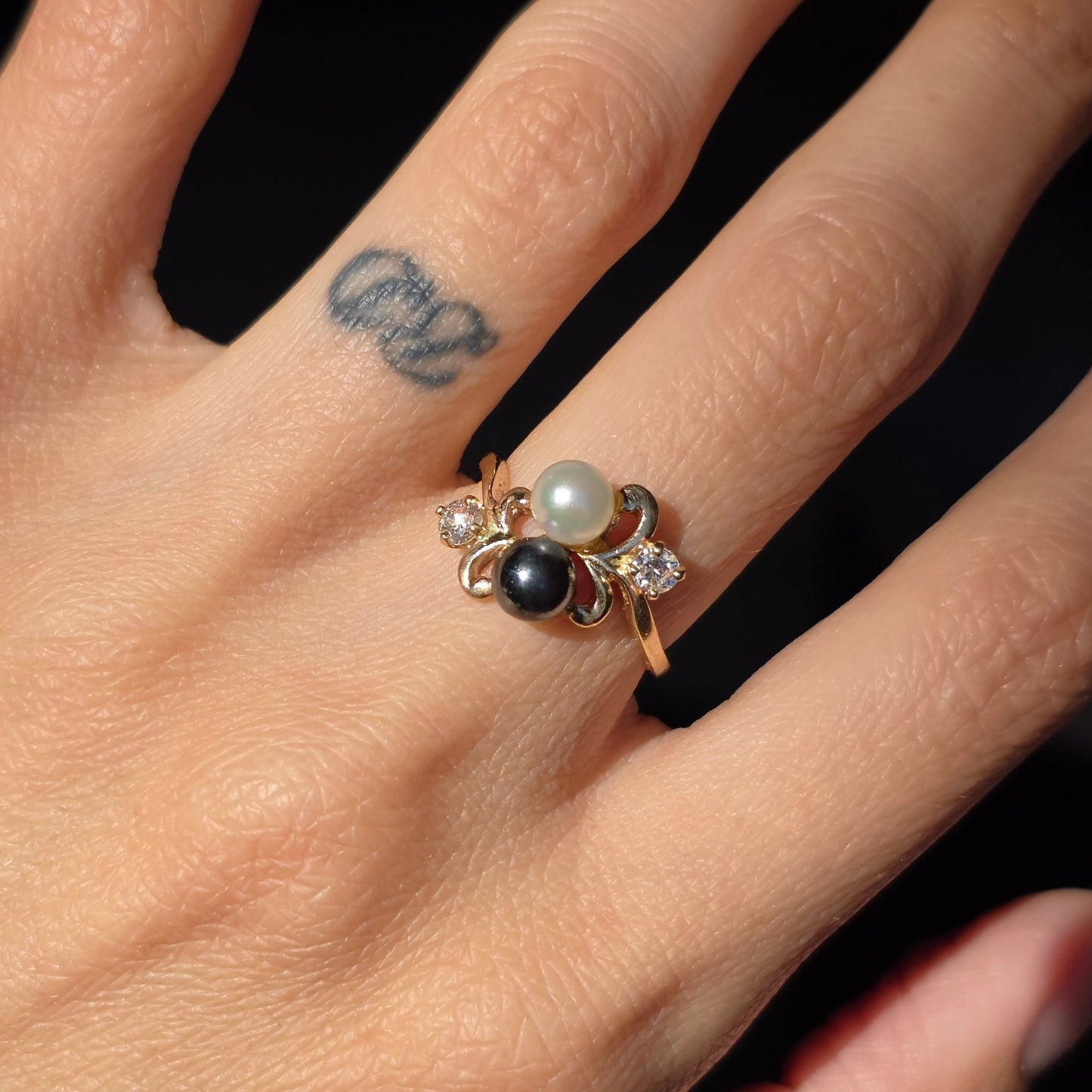 Pretty 10k Gold "YinYang" Black & White Pearl Diamond Ring Size 5