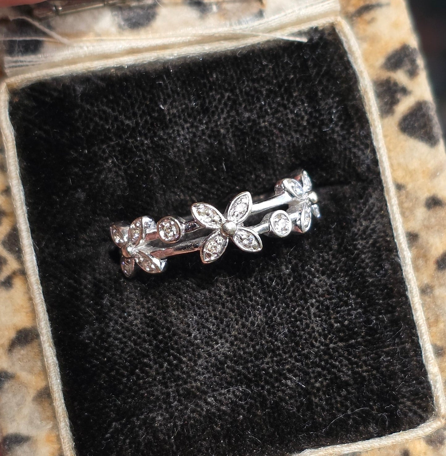 14k White Gold Floral Diamond Ring Size 6.5