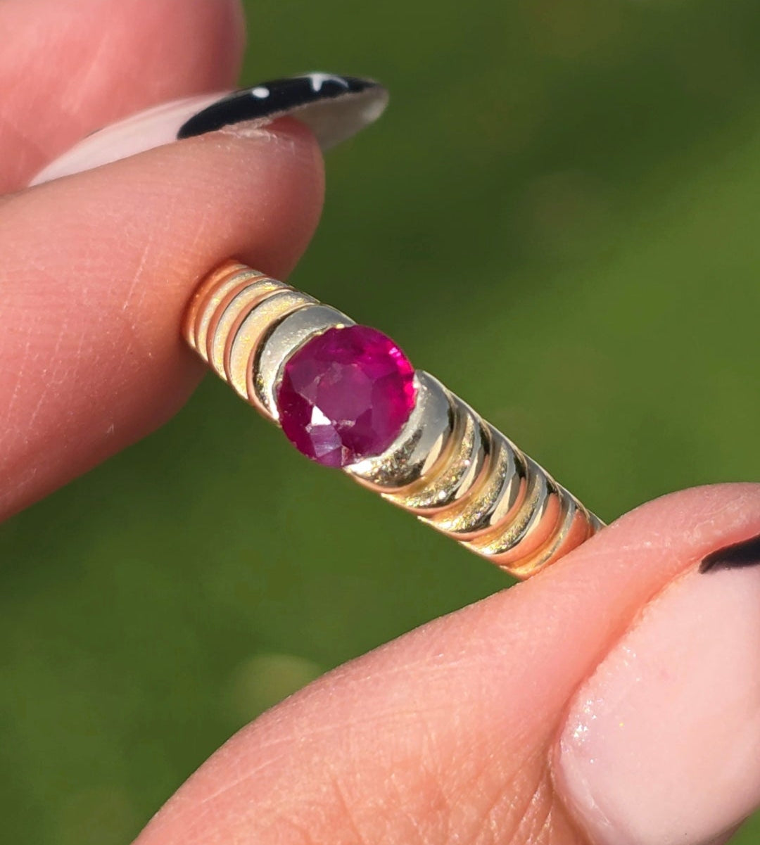 Gorgeous 14k Gold Ribbed Flush Set Ruby Ring Size 6