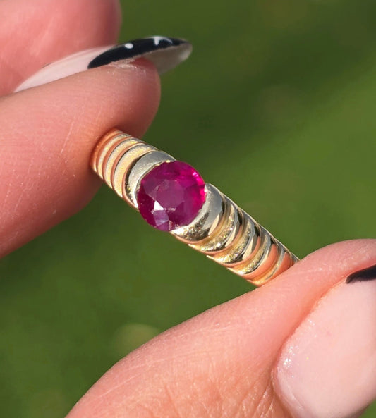 Gorgeous 14k Gold Ribbed Flush Set Ruby Ring Size 6
