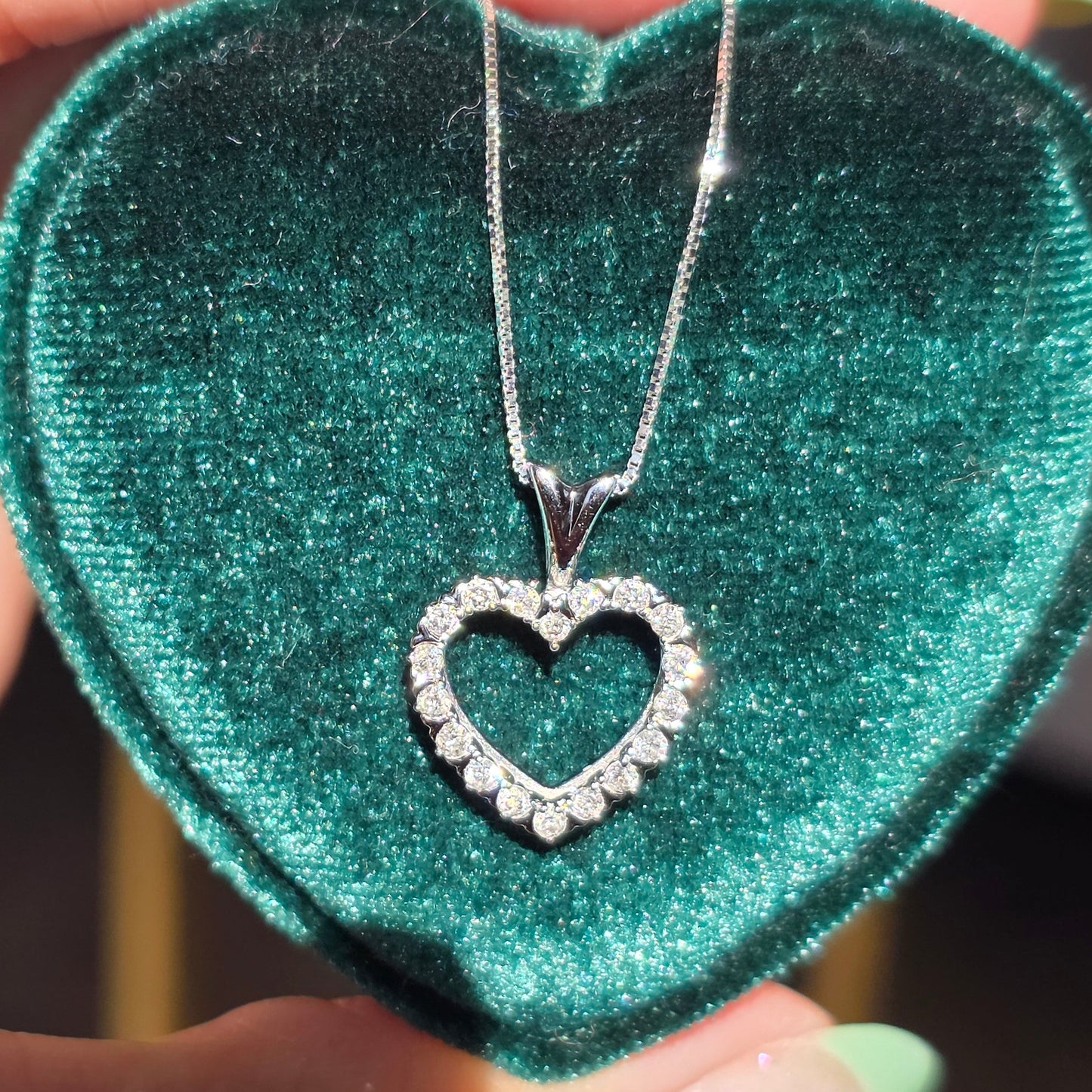 Beautiful 10k White Gold 1/3CTW Diamond Heart Pendant With  WG Box Chain Necklace 18"
