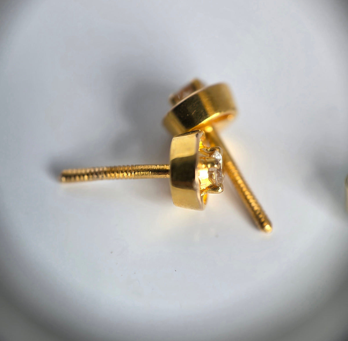 Gorgeous 14k Gold Diamond Dainty Studs Earrings