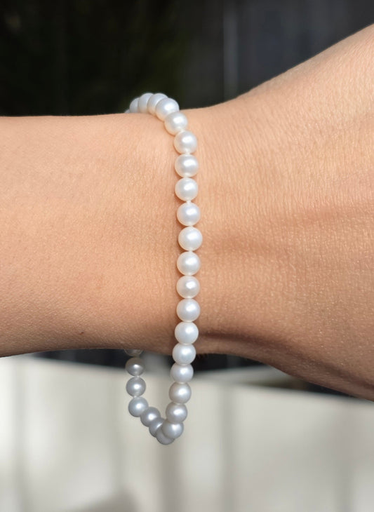 Pretty Vintage Dainty Freshwater White Pearl Bracelet 7" 14k Gold Clasp