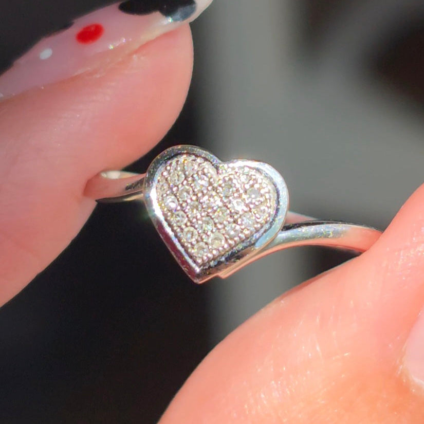 Adorable 10k White Gold Pave Set Diamond Heart Dainty Stacker Ring Size 6.5