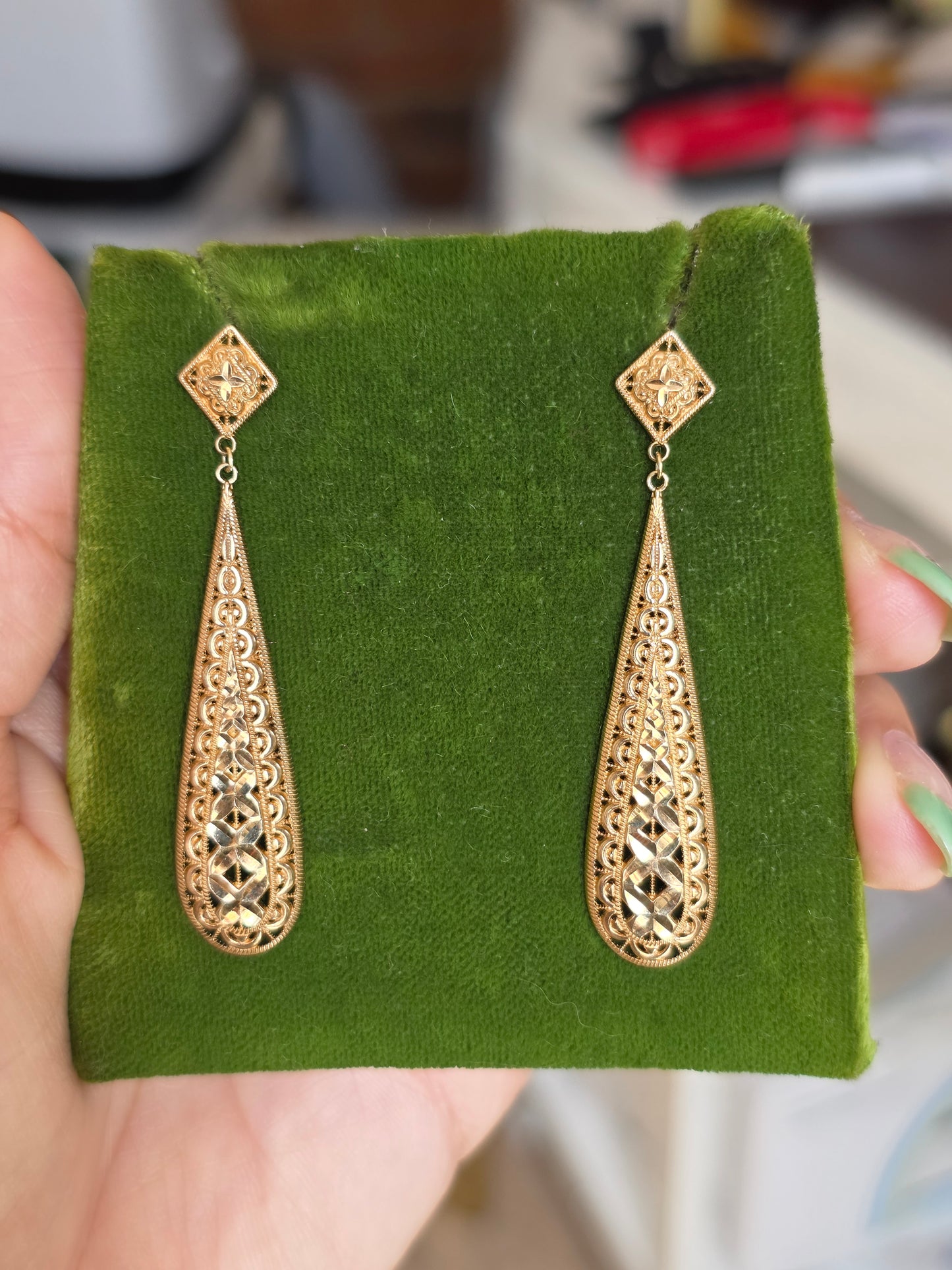 Beautiful 10K Gold Intricate Lace Filigree Elongated Teardrop Dangle Earrings