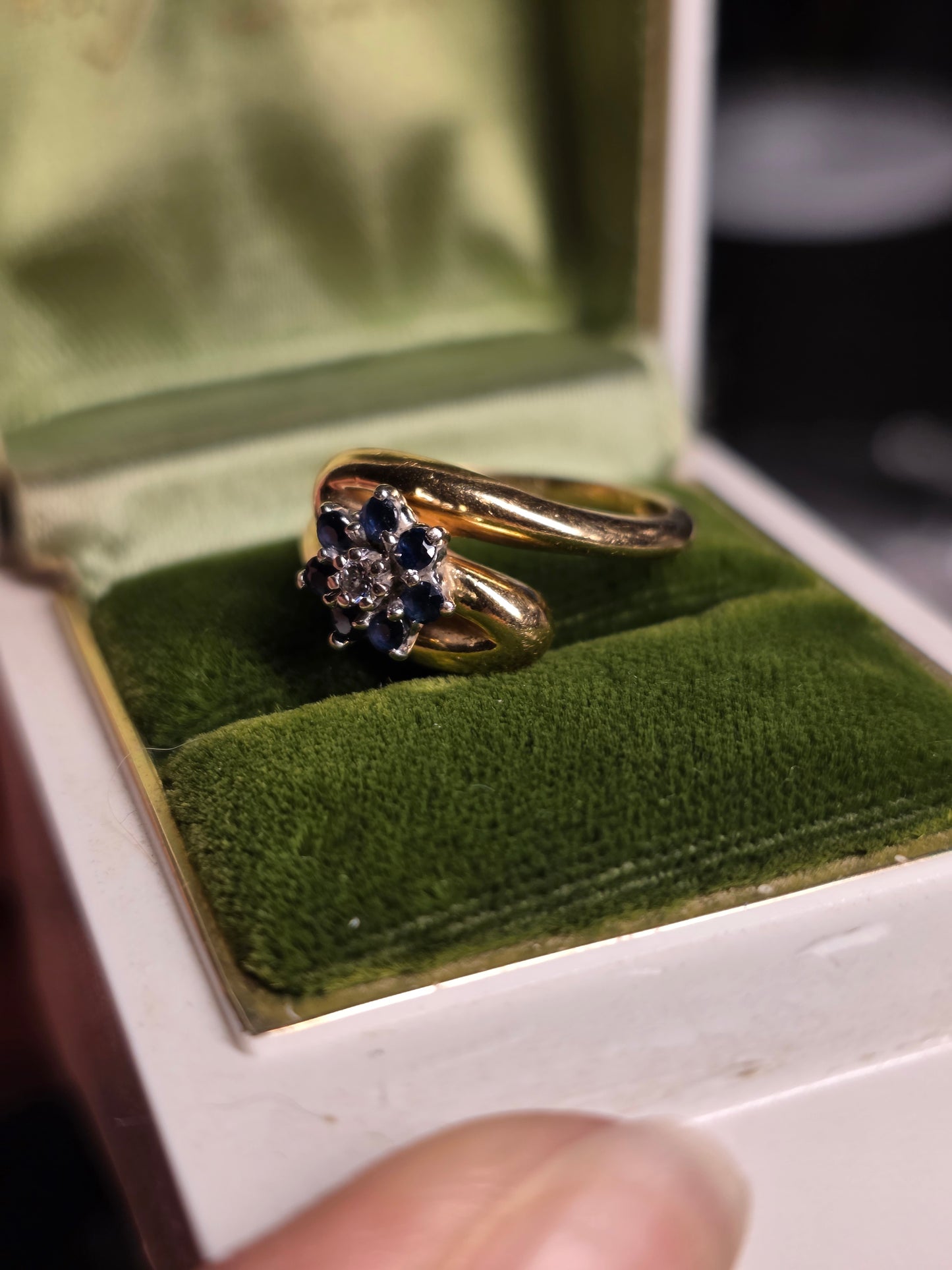 Beautiful 14k Gold  Sapphire & Diamond Flower Ring Size 6.25