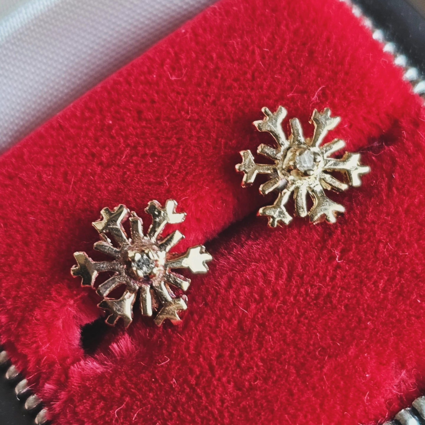 Sweet 10k Gold Diamond Accent Snowflake Stud Earrings