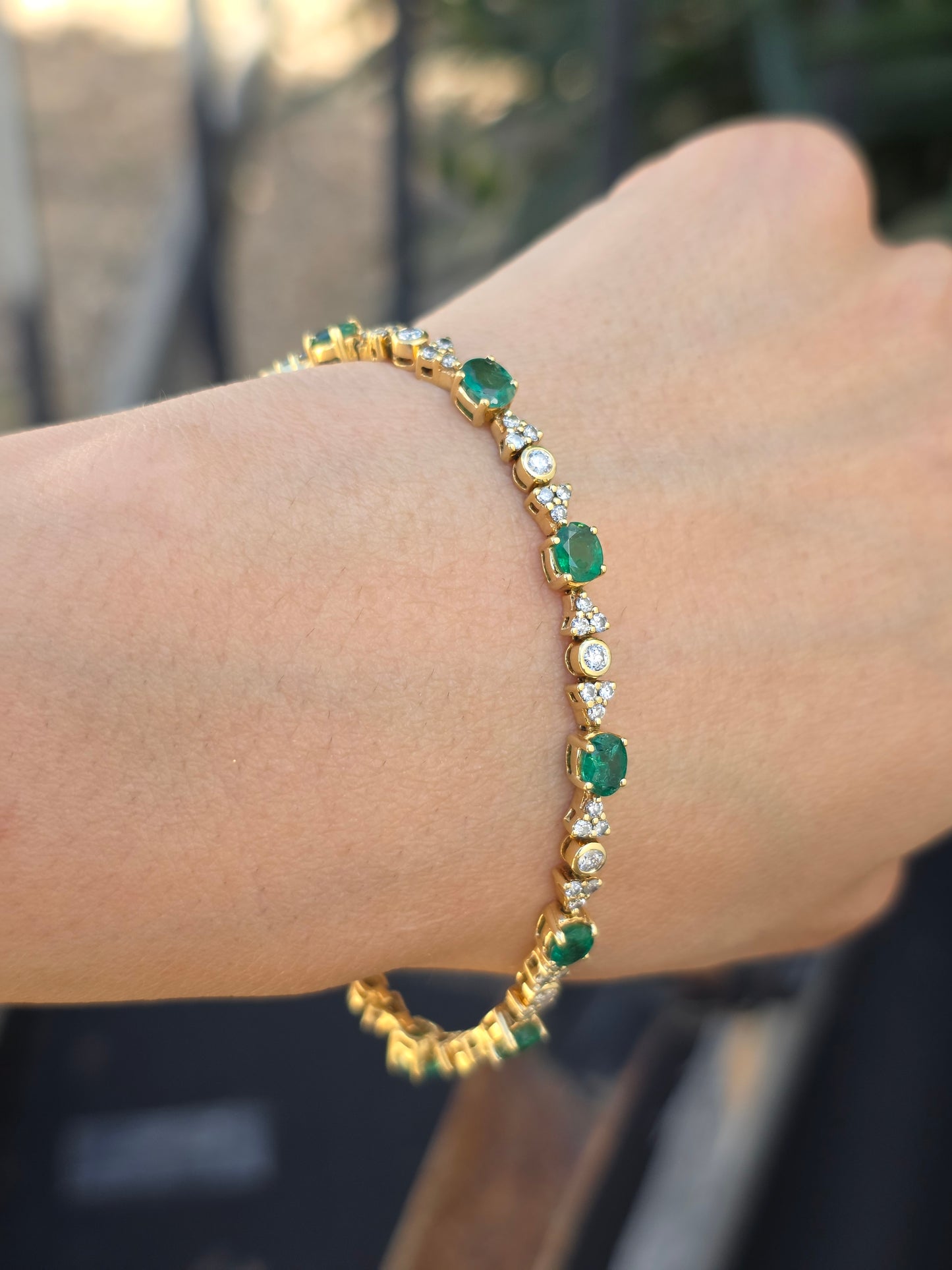 Gorgeous 18k Gold 4.85TCW Emerald Diamond Tennis Bracelet 7"