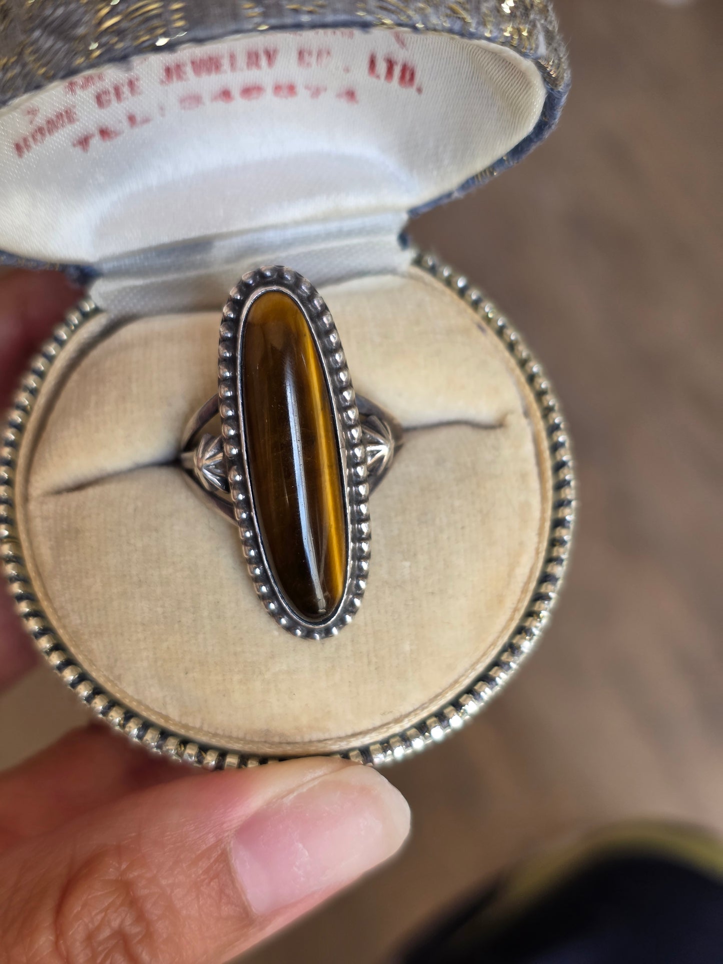 Beautiful Sterling Silver Signed Running Bear Elongated Oval  Tigers Eye Cabochon Statement Ring Size 9.25