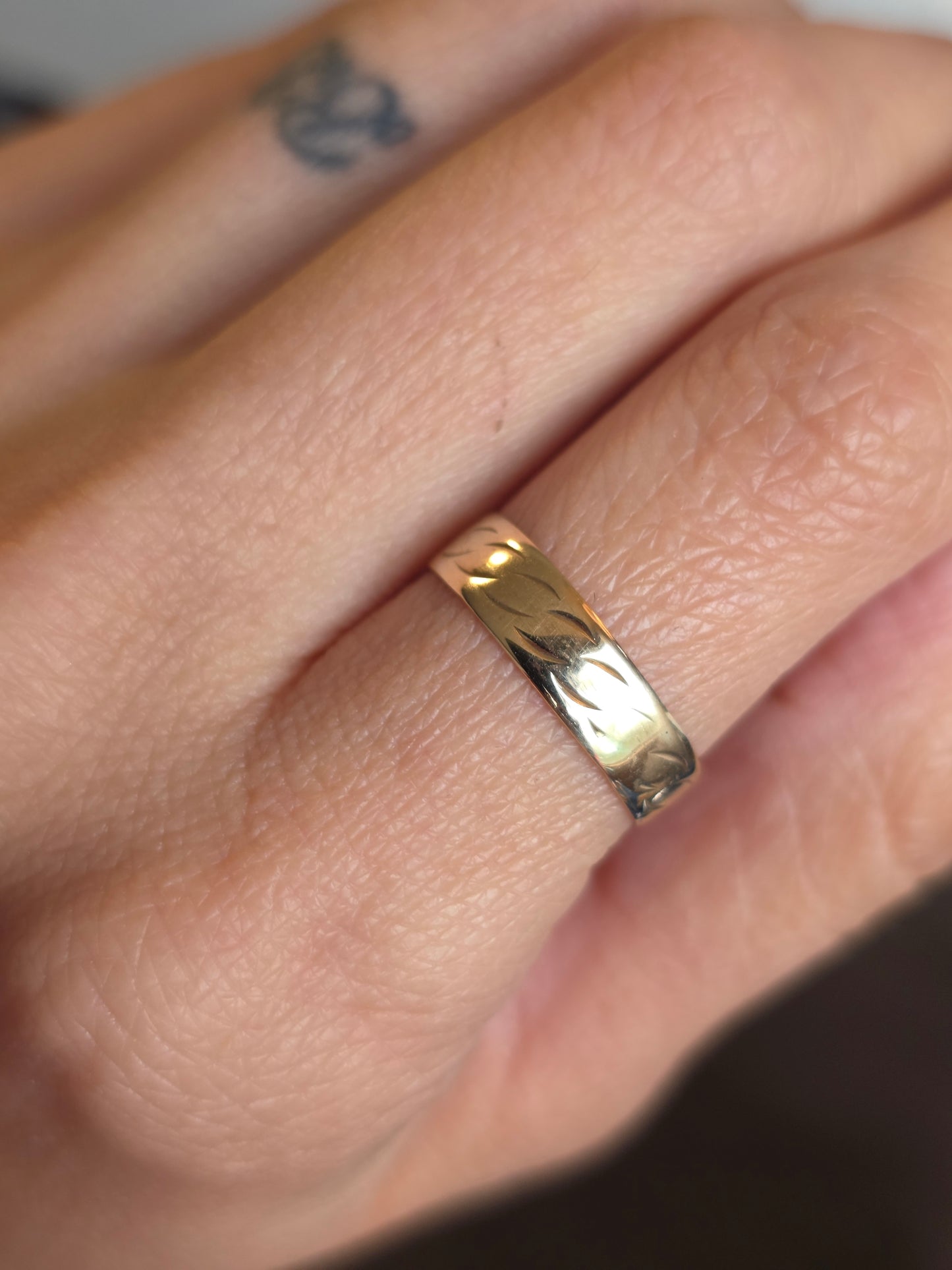 Pretty Textured 10k Gold Band Ring Size 5.25