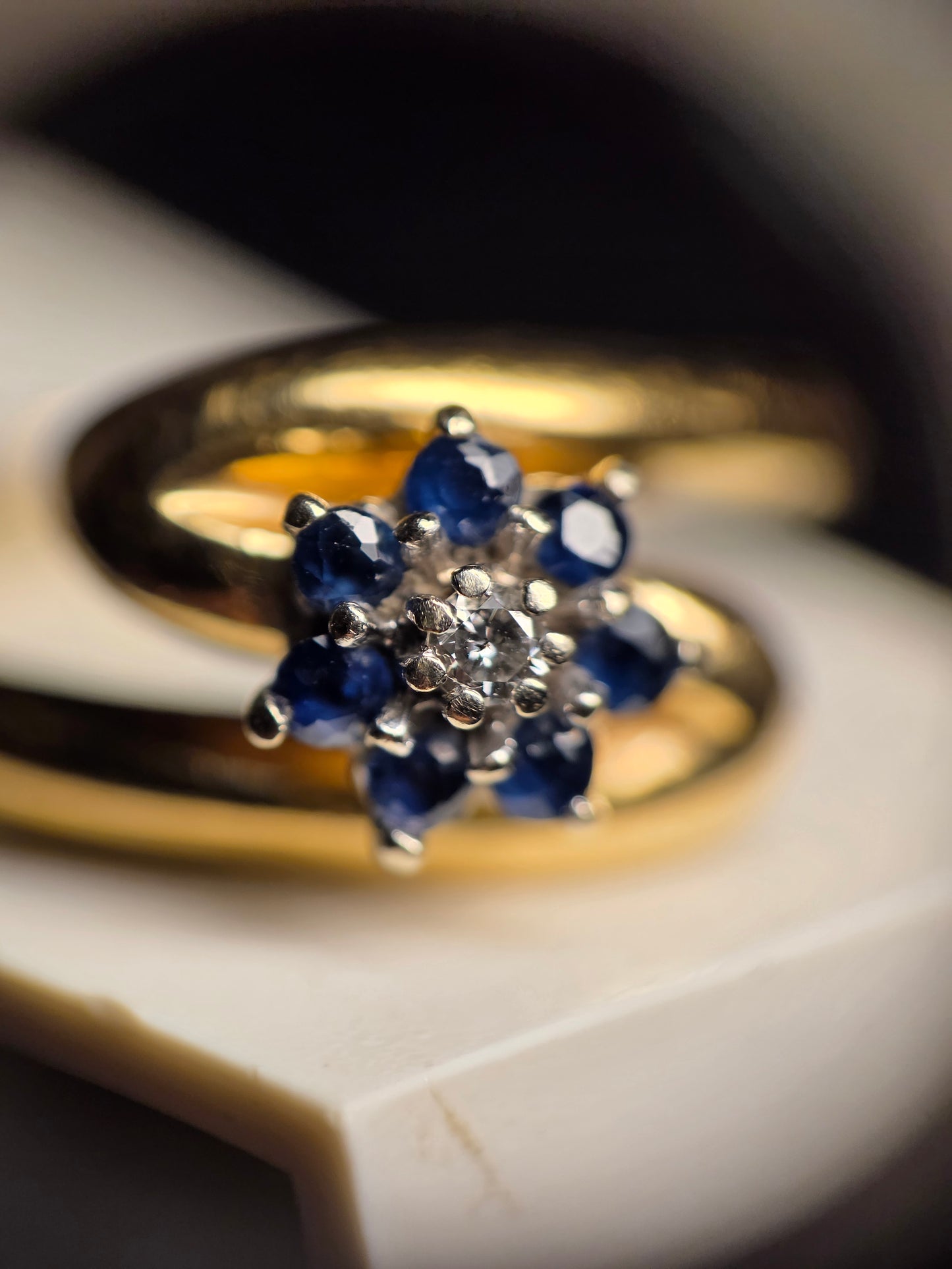 Beautiful 14k Gold  Sapphire & Diamond Flower Ring Size 6.25