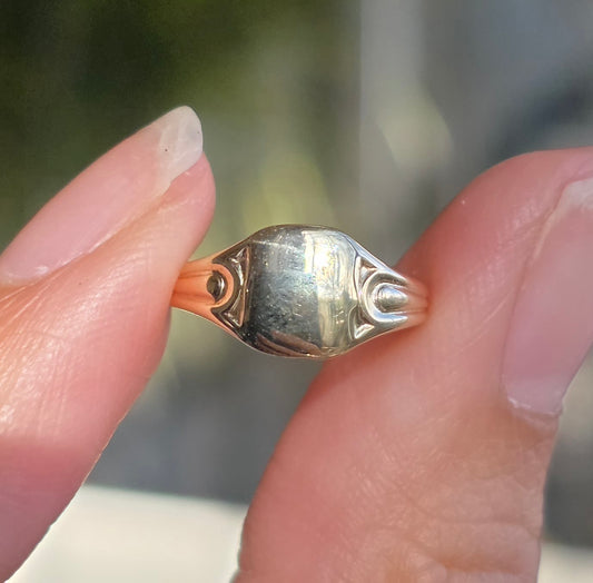 Adorable 10k Gold Blank Signet Baby Pinky Midi Ring Size 1.75