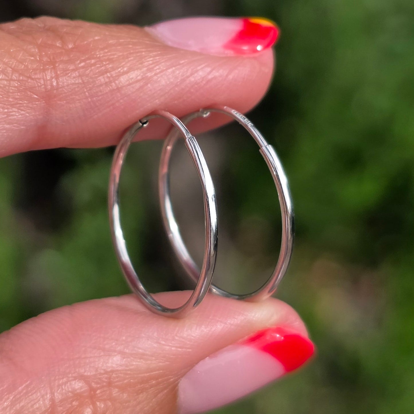 14k White Gold Lightweight Simple Polished 20mm Hoops