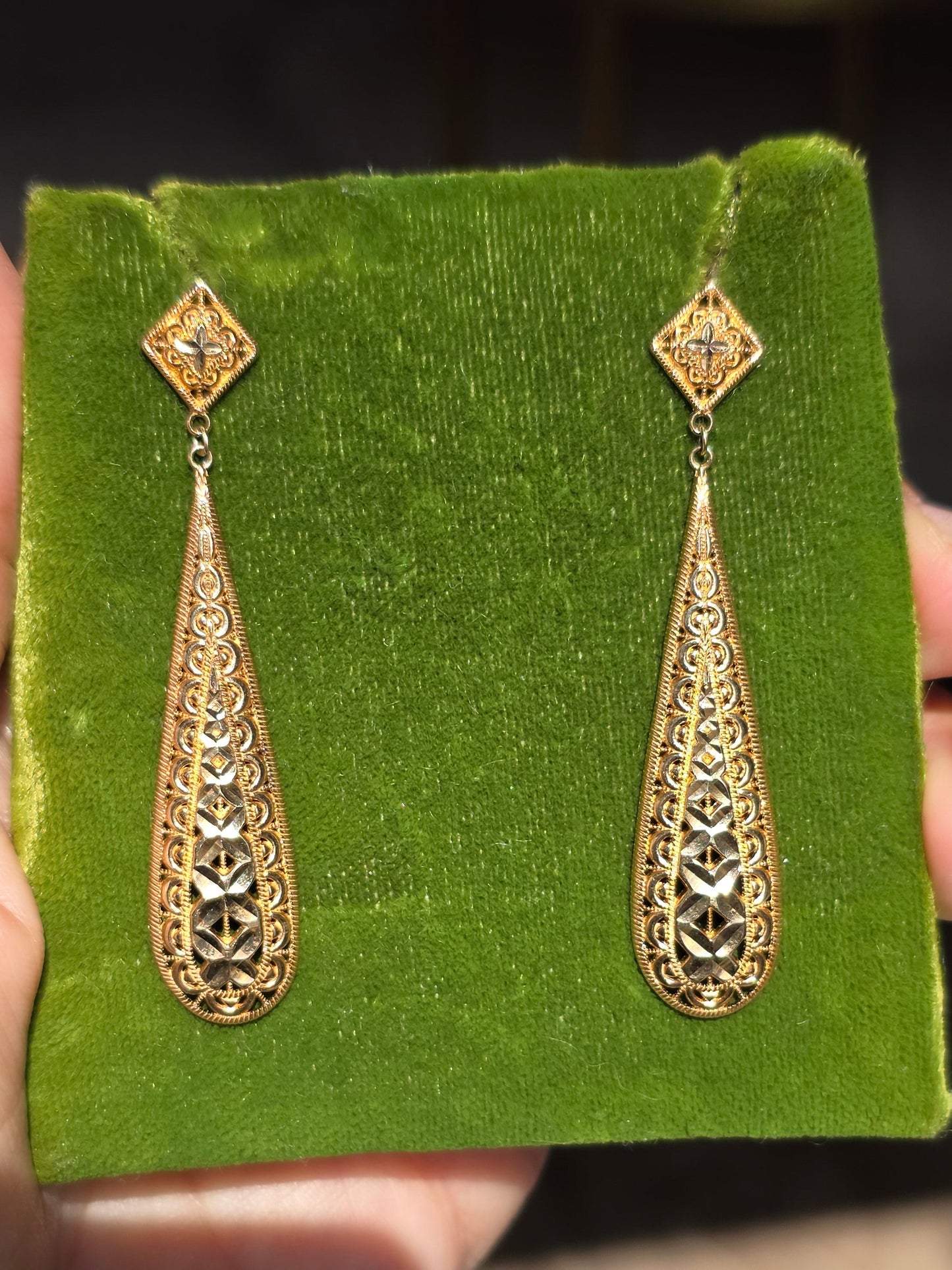 Beautiful 10K Gold Intricate Lace Filigree Elongated Teardrop Dangle Earrings
