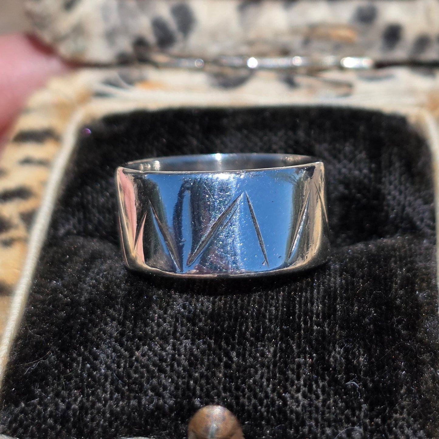 Vintage Zigzag Line Pattern Sterling Silver Cigar Band Ring Size 5.25