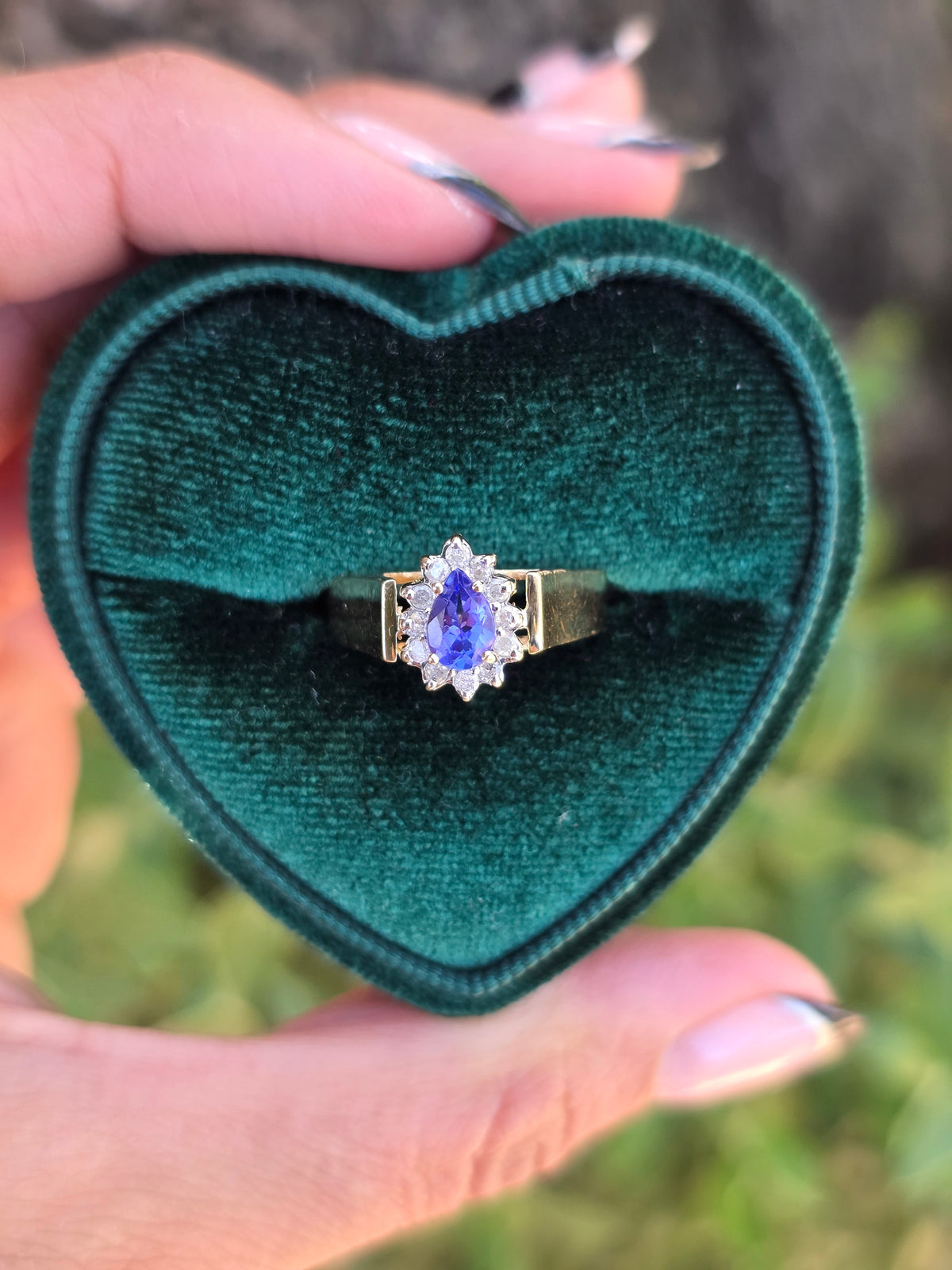 Beautiful 14k Gold Tanzanite and Diamond Halo Statement Ring Size 7