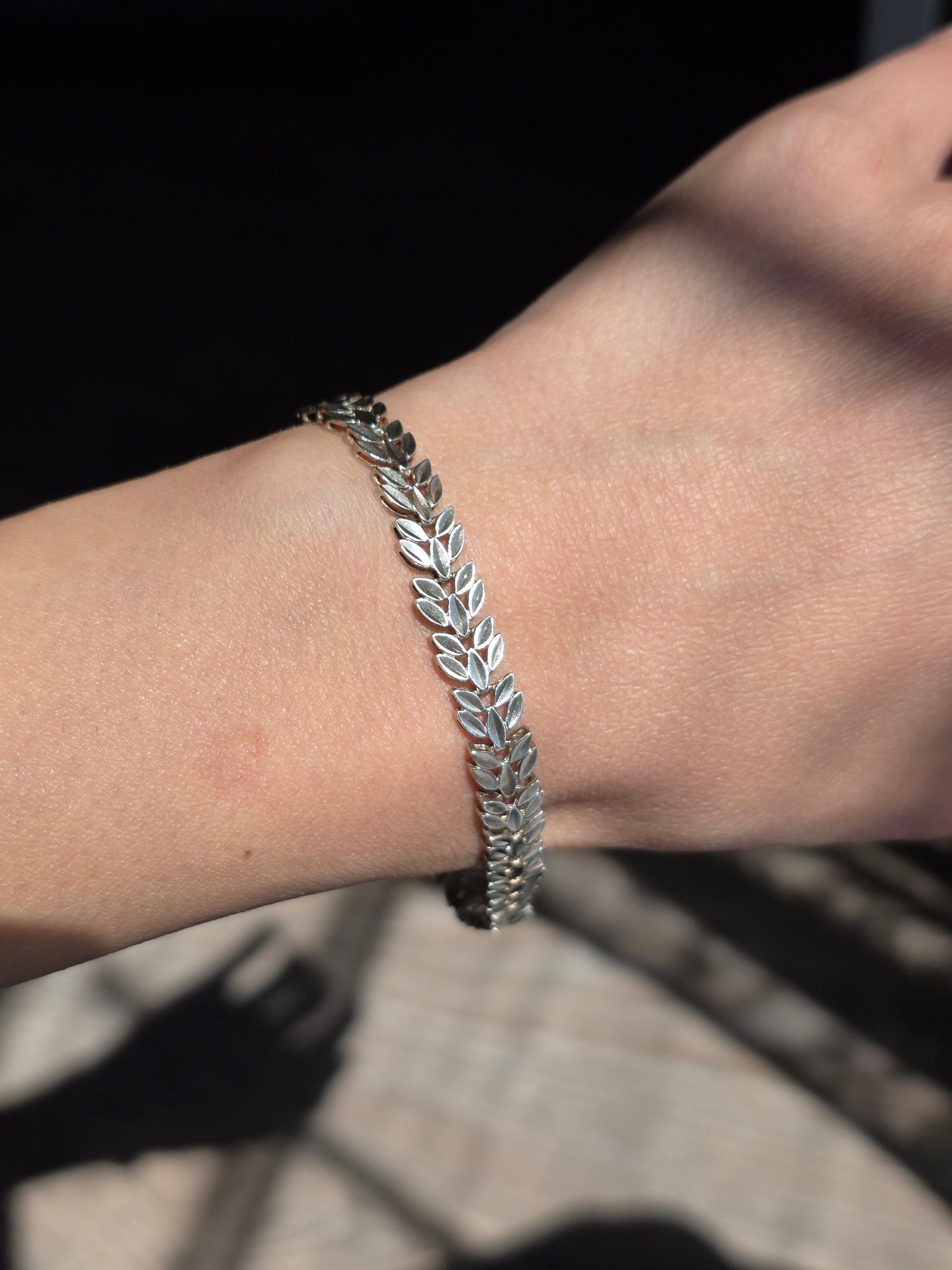 Pretty Vintage Diamond Cut Leaf Link Bracelet 8"