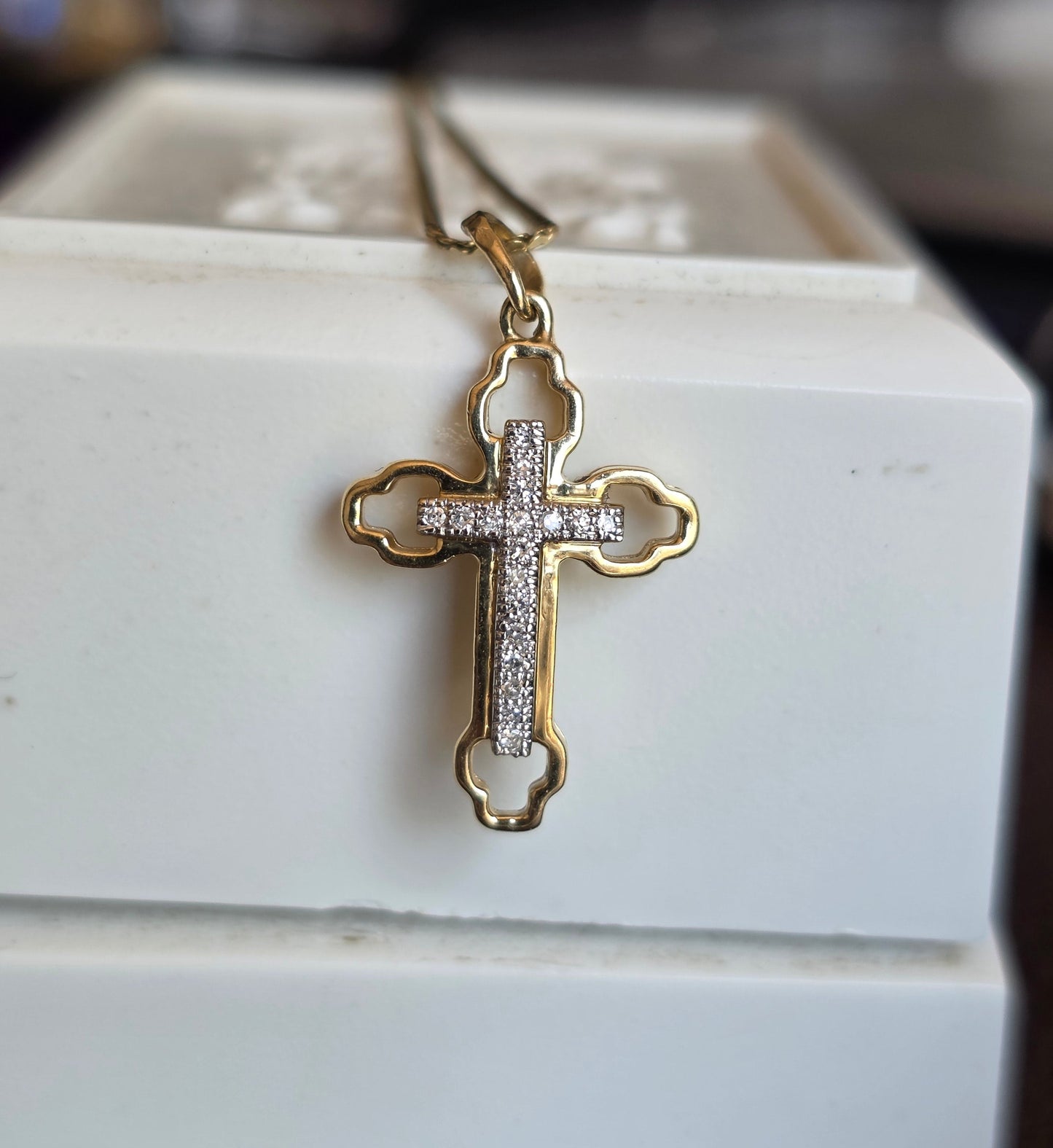 Beautiful 10k Gold Diamond Cross Pendant (NO CHAIN)