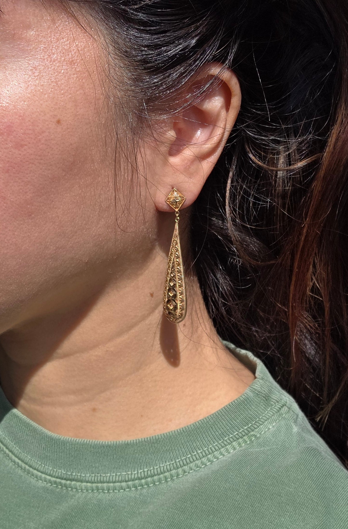 Beautiful 10K Gold Intricate Lace Filigree Elongated Teardrop Dangle Earrings