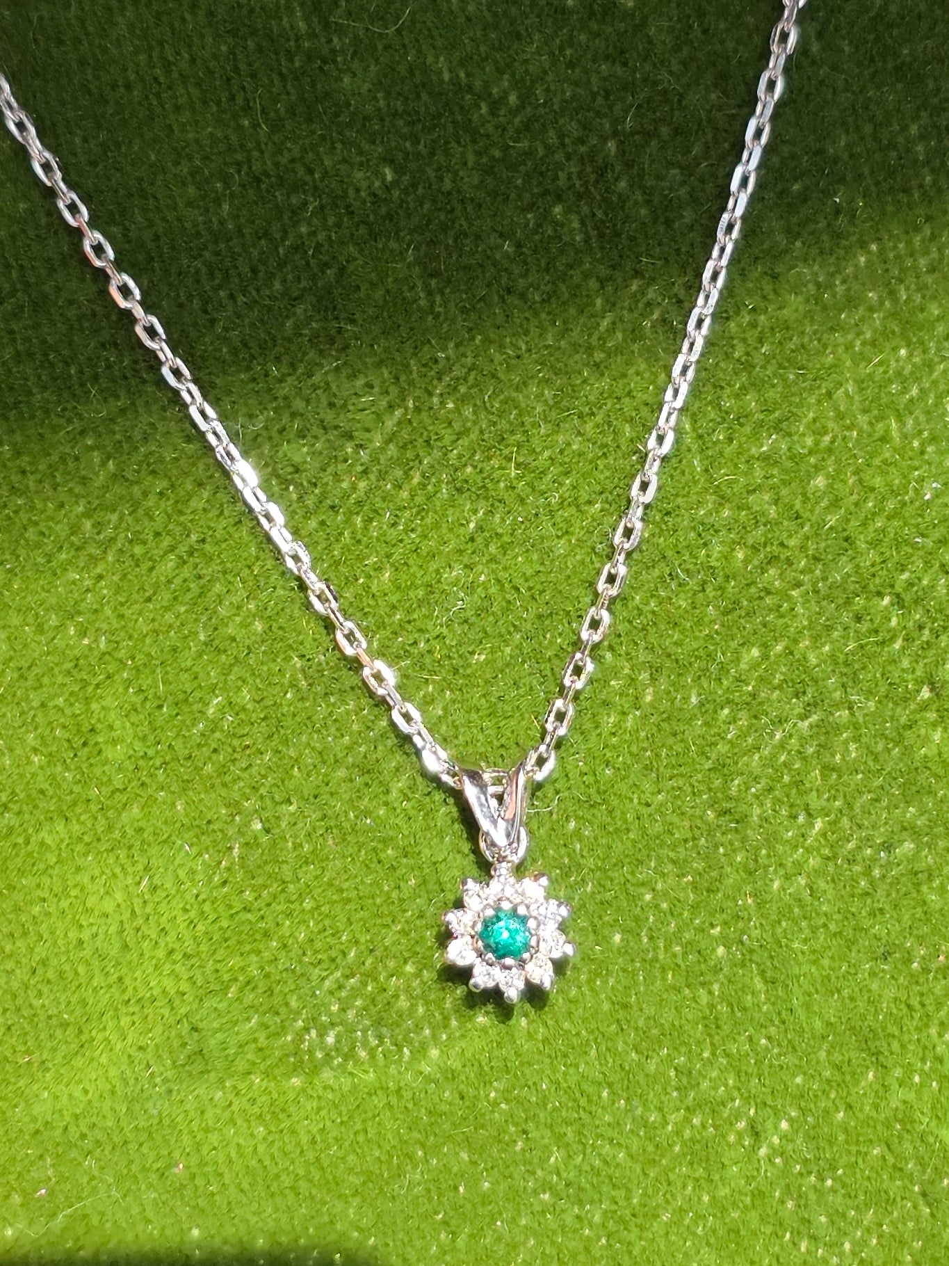 Gorgeous 18k White Gold Minimal Elegant Emerald Diamond Dainty  Pendant Necklace With Adjustable Biker Link Chain 16"/17"