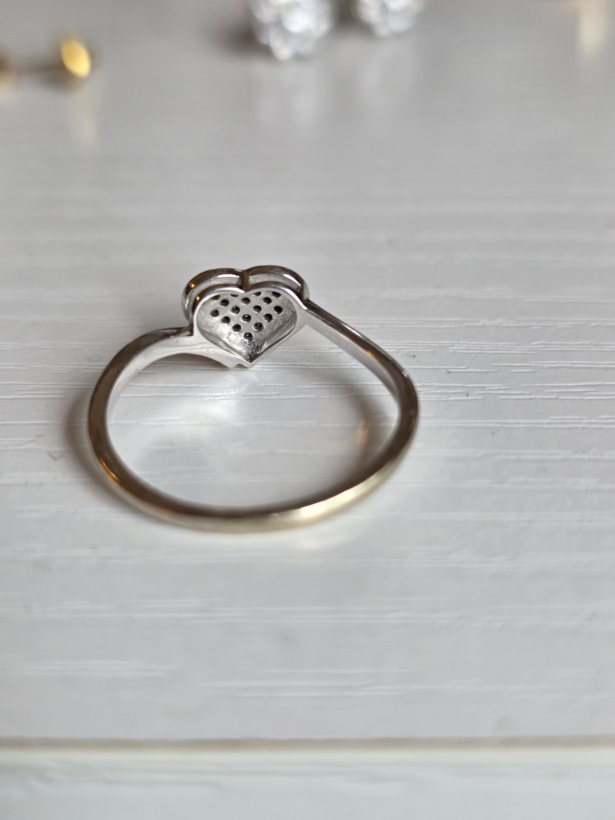 Adorable 10k White Gold Pave Set Diamond Heart Dainty Stacker Ring Size 6.5