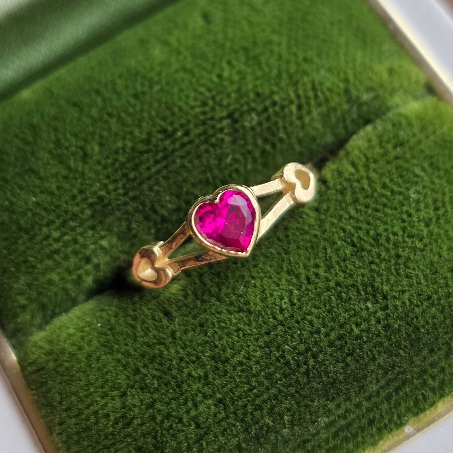 Adorable Vintage 10k Gold Heart Cut Ruby Signet Baby Pinky Midi Ring Size 3.5