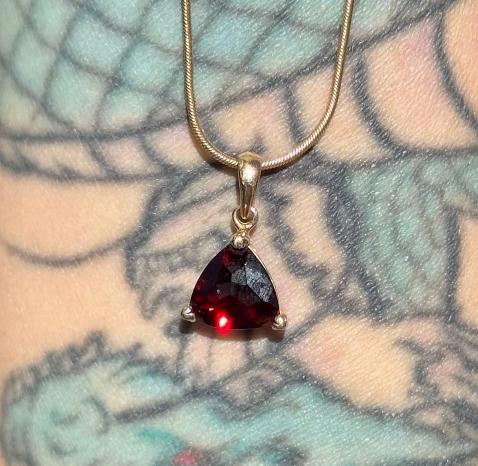 10k Gold Trillion Cut 2 Carat Garnet Solitaire Pendant (NO CHAIN)