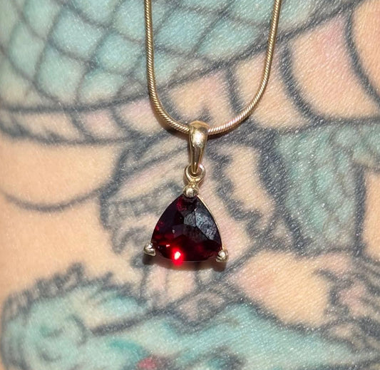 10k Gold Trillion Cut 2 Carat Garnet Solitaire Pendant (NO CHAIN)