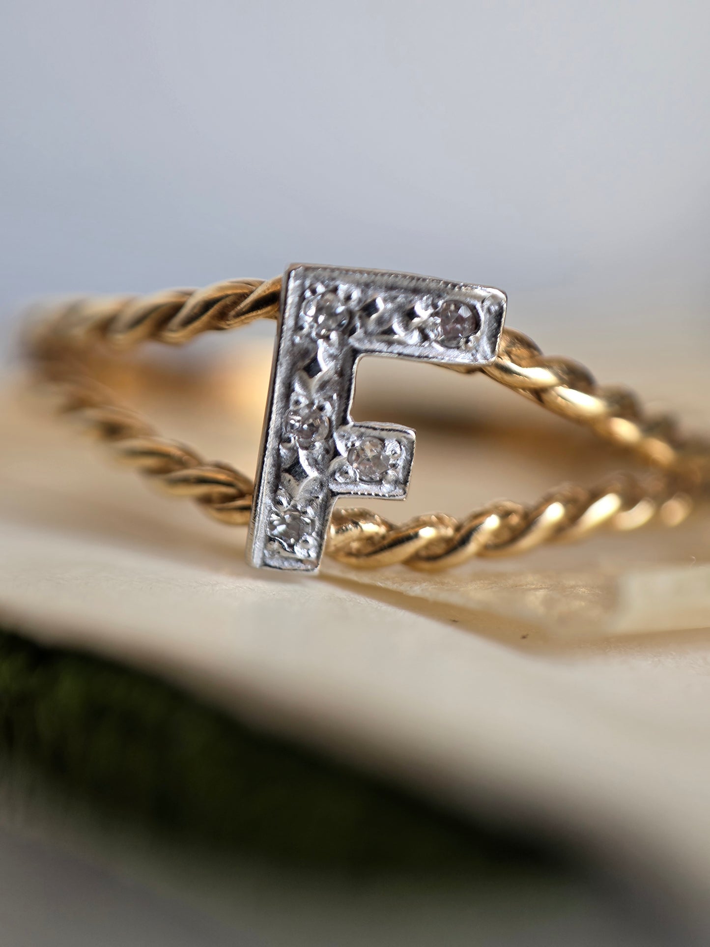 Vintage 14k Gold 2Toned Diamond Accented F Initial Split Rope Band Ring Size 6.25