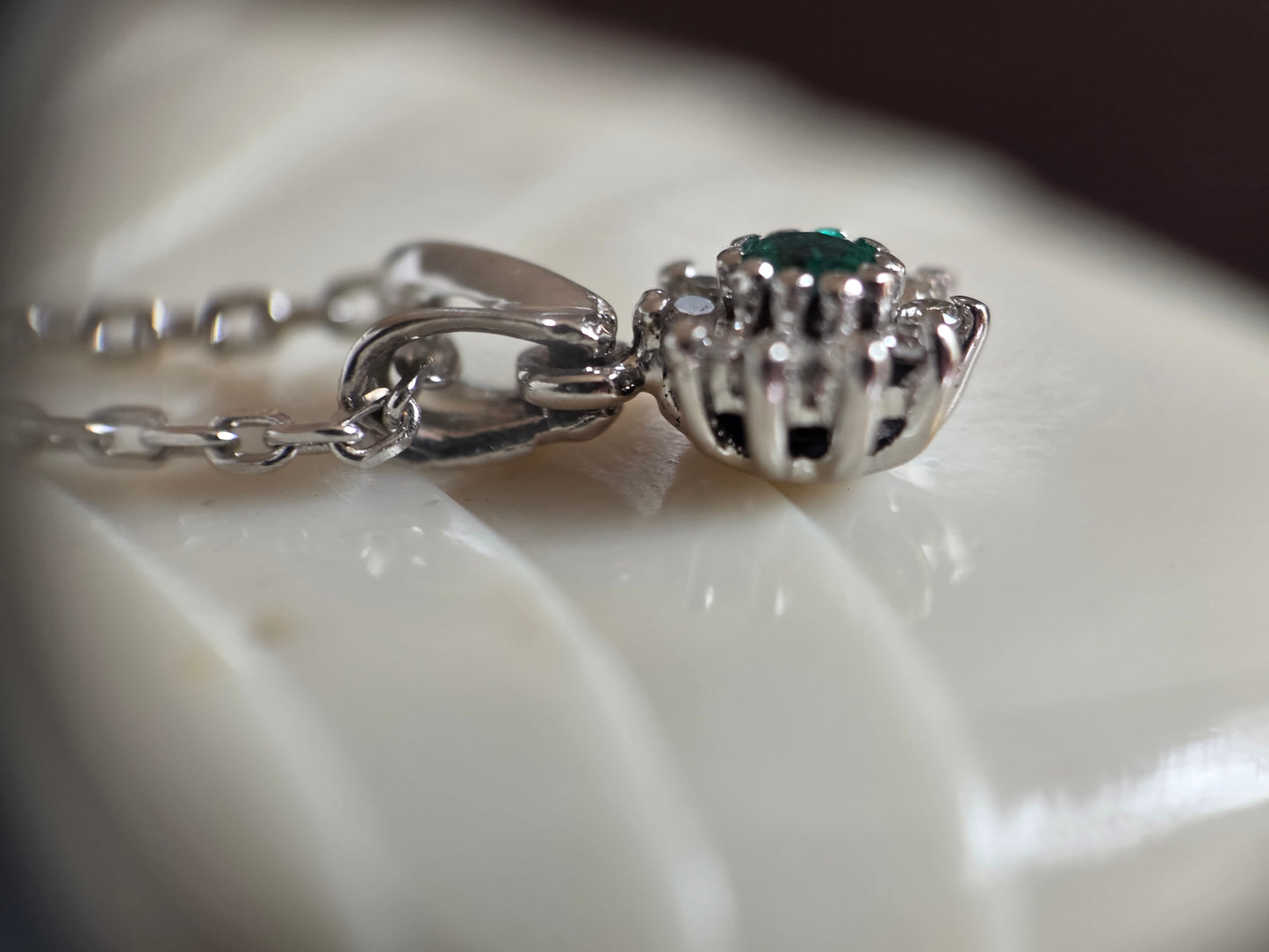 Gorgeous 18k White Gold Minimal Elegant Emerald Diamond Dainty  Pendant Necklace With Adjustable Biker Link Chain 16"/17"