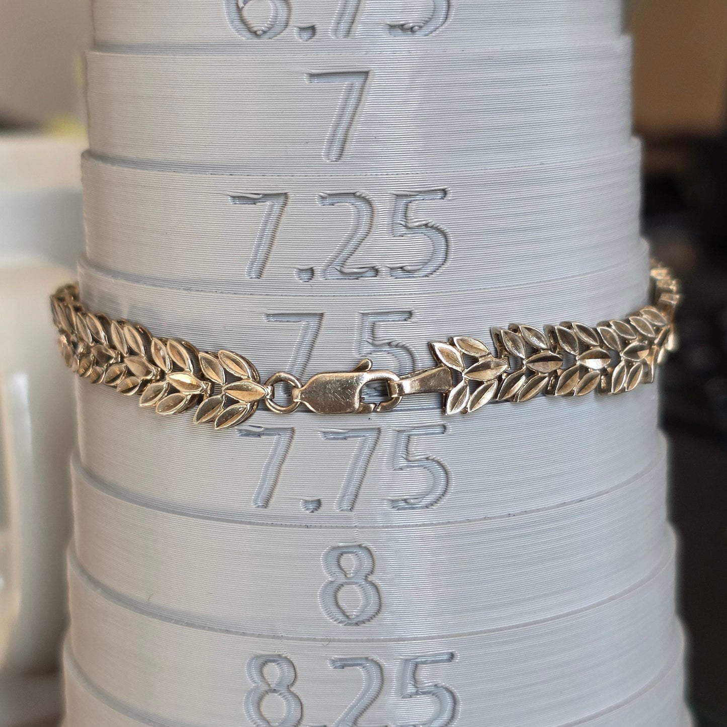 Pretty Vintage Diamond Cut Leaf Link Bracelet 8"