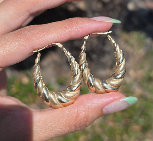 Pretty 10k Gold Hollow Shrimp / Croissant Elongated Oval Hoops Earrings