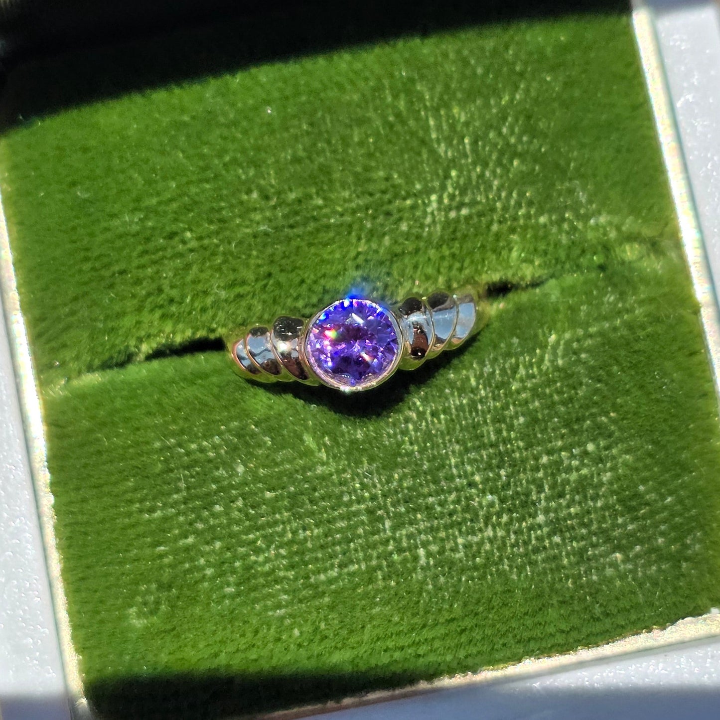 Adorable 10k Gold Purple Stone Pinky / Midi / Baby Ring Size 1.75