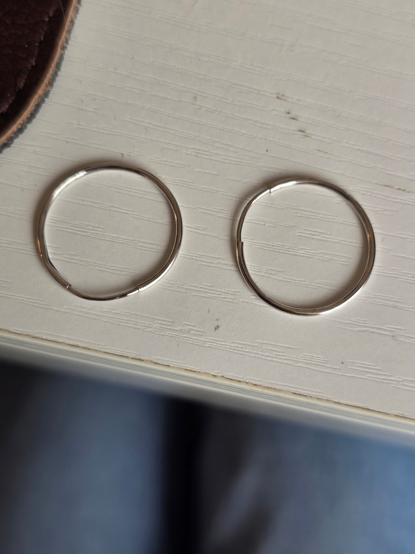 14k White Gold Lightweight Simple Polished 20mm Hoops